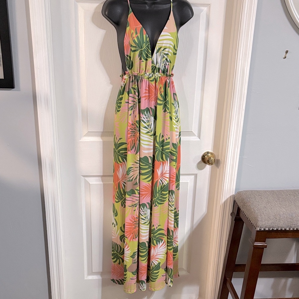 MadragTropical Leaf Print Maxi Dress, size large, NWT.